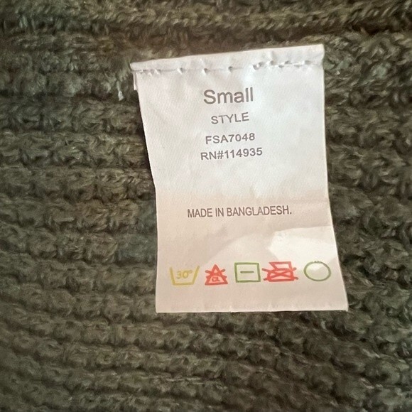 Francesca’s Alya olive green knit sweater dress size small - Picture 7 of 7